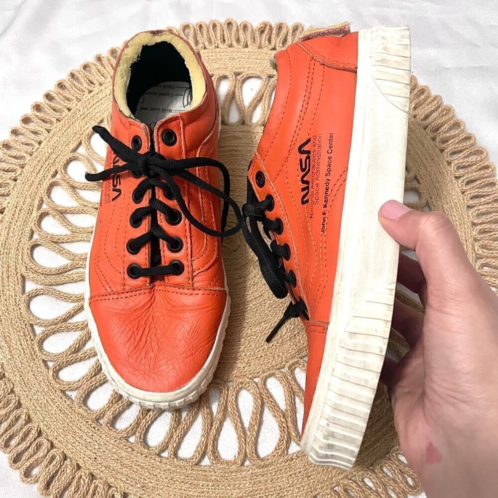 Vans Old Skool NASA Space Voyager Firecracker Orange Leather Men 6/ Women 7.5 - Picture 2 of 10